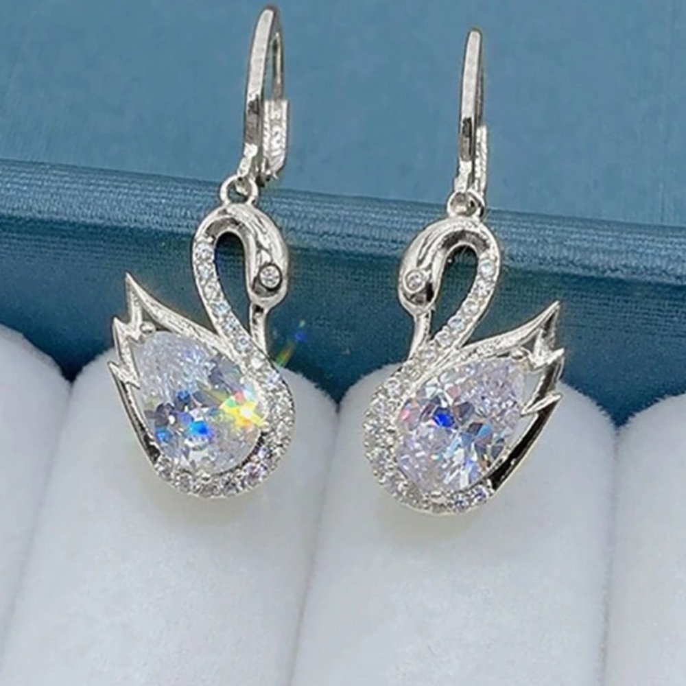 🆕 Silver Swan Crystal Earrings!!! …Brand New!!!!